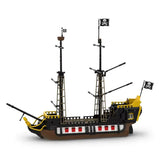 Bateau pirate Lego à voiles rayées