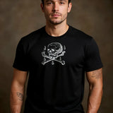 T-shirt pirate Jolly Roger noir porté