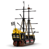 Bateau pirate Lego à voiles rayées